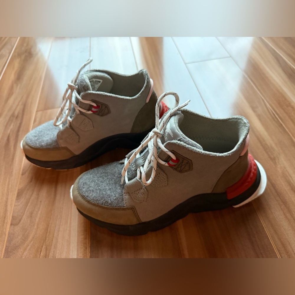 SOREL Kinetic Renegade Caribou Sneakers - size 6.5